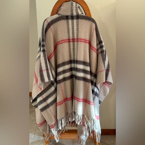 NWOT 100% Wool Plaid Cape Poncho One Size Fits Most - Picture 2 of 6